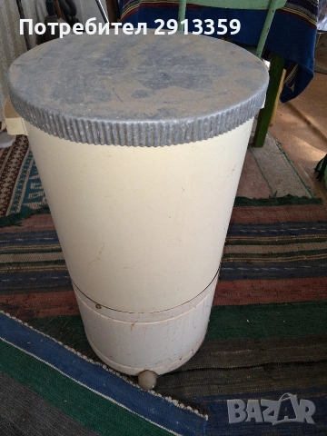 работеща стара пералня