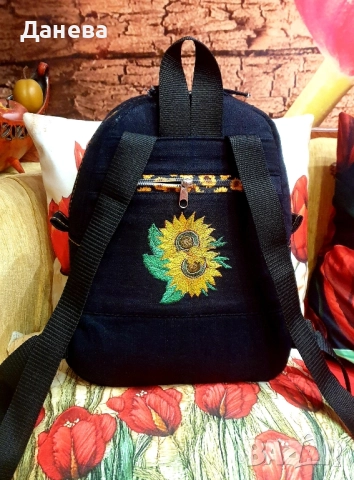Дамска раница с бродерия , снимка 2 - Раници - 52547604