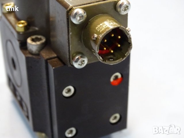 серво клапан Rexroth 4WSE2EM6-21/5B9ET315K17EV directional ser-valves in 4-way variant, снимка 5 - Резервни части за машини - 37994701