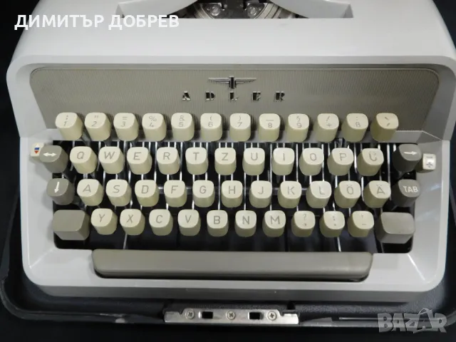 СТАРА РЕТРО ПОРТАТИВНА ПИШЕЩА МАШИНА ADLER JUNIOR 30, снимка 2 - Антикварни и старинни предмети - 49371301