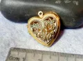 Старинен ПОЗЛАТЕН МЕДЕН РЕТРО АРТ МЕДАЛЬОН СЪРЧИЦЕ РАМЧИЦА За СНИМКИ АЖУРНА РЪЧНА ИЗРАБОТКА 39751, снимка 2