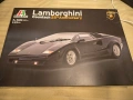 Lamborghini Countach 25-та годишнина Модел в мащаб 1:24 | Комплект за сглобяване на Italeri, снимка 3