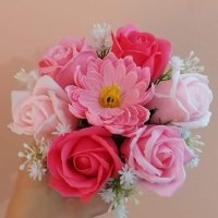 💛🌷🍀Ново💛🌷🍀Метални кашпи със сапунени рози и в средата хризантема за разкош.                   , снимка 6 - Подаръци за жени - 43985744