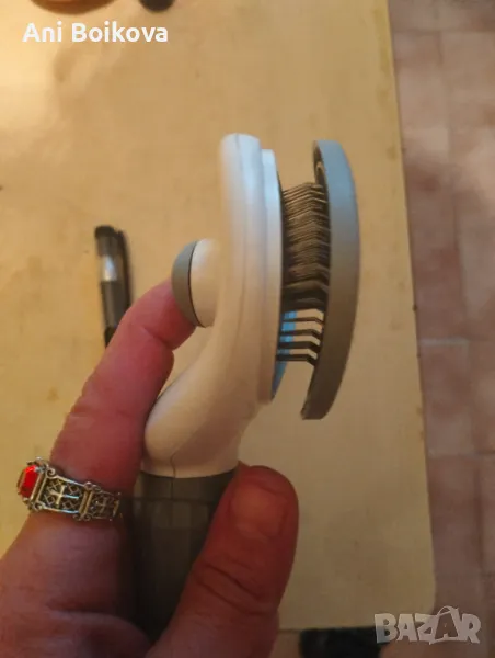 Голяма самопочистваща се четка с бутон, снимка 1