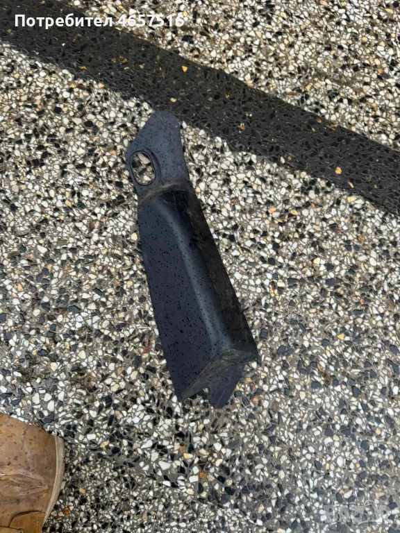 Дясна пластмаса криеща болтовете на стопа на багажника на Ауди Audi A8 D4 H4 само за 20лв. 4h0945256, снимка 1