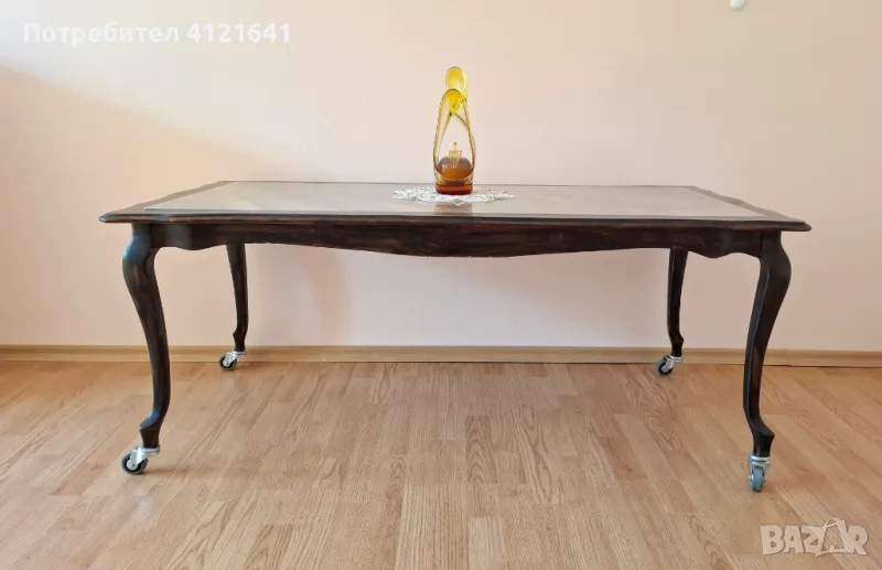 Изискана холна масичка, подвижен мраморен плот, носеща рамка и крака от масивно дърво, снимка 1