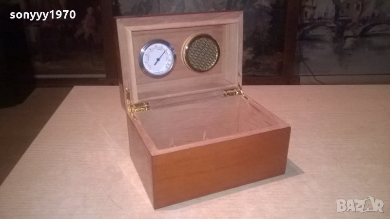 ХУМИДОР-Кутия за пури с влагомер от ароматно дърво-18Х12Х11СМ, снимка 1