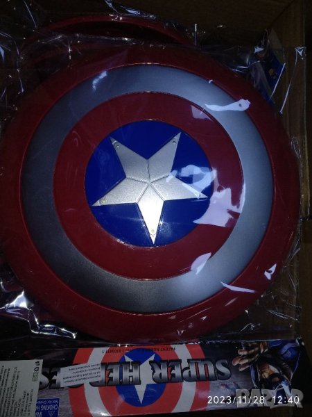 Щит на Капитан Америка,около 30см., снимка 1