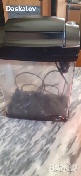 Продавам малък аквариум с осветление и помпа!, снимка 1