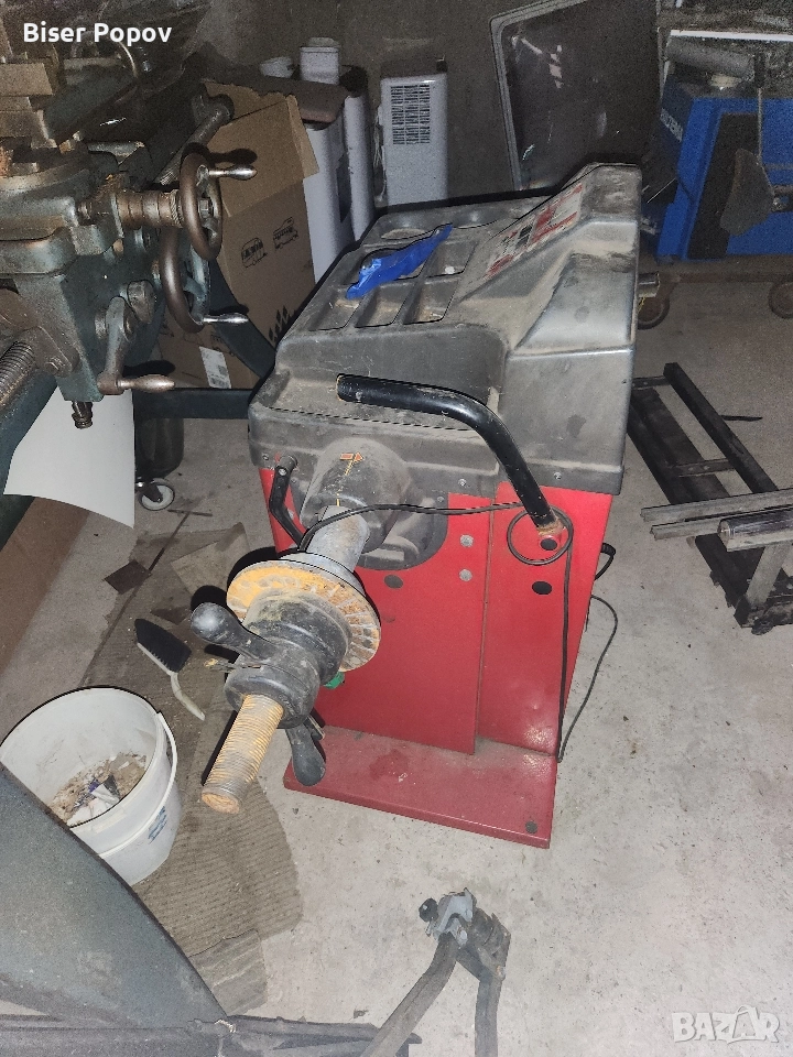 машина за баланс на гуми, снимка 1