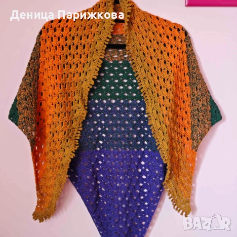 Ръчно плетен триъгълен шал наметка с ресни "Горски полъх", снимка 11 - Шалове - 52771398