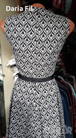 Красива плътна рокля в черно-бели шарки ХС/С размер, снимка 9 - Рокли - 52500538