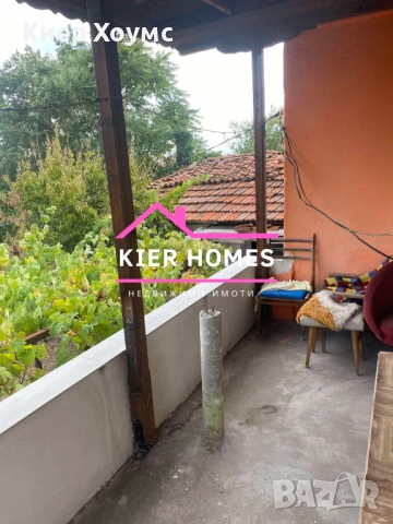 Продавам двуетажна къща в село Ябълково, снимка 4 - Къщи - 51730894