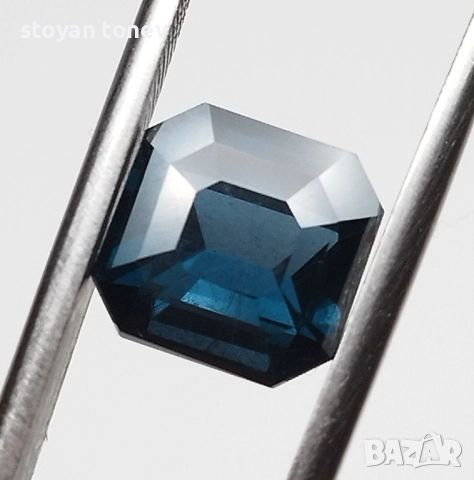 Магнетичен шпинел с наситен цвят 3.72кт.! Сертифициран! Нов!, снимка 2 - Други - 52338974