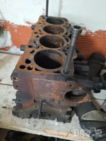 Блок на двигателя за Audi, VW, Skoda 2.0 TDI 03L021AH, снимка 4 - Части - 50621180