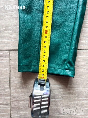 ЧИСТО НОВ Зелен кожен панталон Stradivarius, снимка 3 - Панталони - 50446240