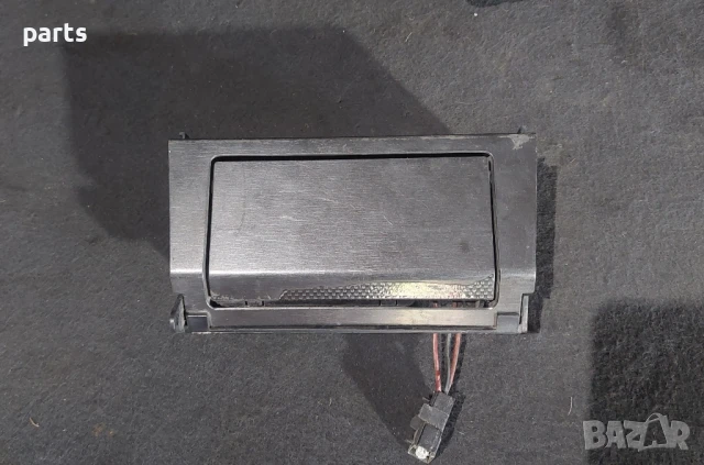 Пепелник Мерцедес C W202, снимка 2 - Части - 51270047