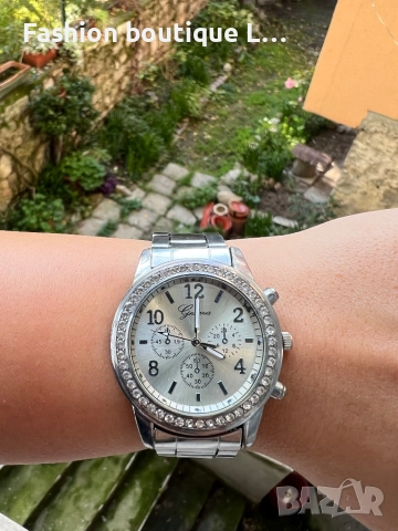 Сребрист дамски часовник с блестящи камъчета около циферблата ❤️, снимка 2 - Дамски - 52413641