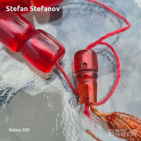 Червен кехлибар, снимка 3 - Колиета, медальони, синджири - 51220266