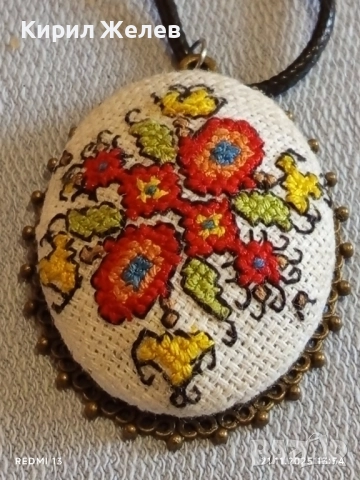 МЕДАЛЬОН РЪЧНА ШЕВИЦА с ФЛОРАЛЕН МОТИВ ЧЕРВЕНИ и ЖЪЛТИ ЦВЕТЯ АВТОРСКО БИЖУ 52221, снимка 9 - Колиета, медальони, синджири - 52492559
