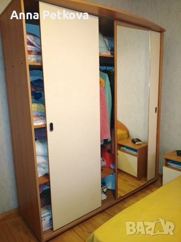 трикрилен гардероб, снимка 2 - Гардероби - 52751275
