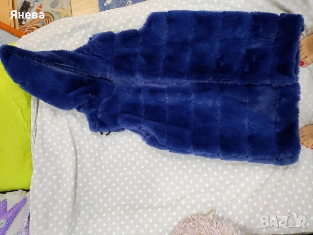 Пухен дамски елек с качулка, снимка 7 - Елеци - 51857687