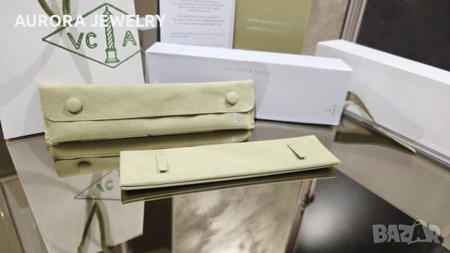 Van Cleef & Arpels VCA Пълен Комплект Кутия / Плик и Сертификат Гривна, снимка 2 - Гривни - 53239175