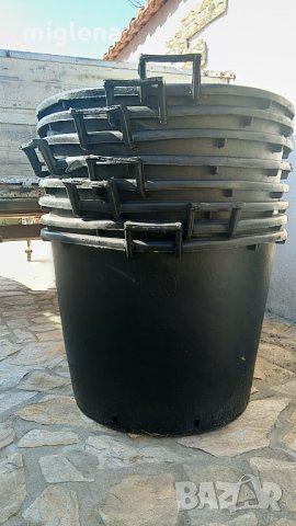 продавам големи саксии  по 130 л, снимка 2 - Саксии и кашпи - 32726556