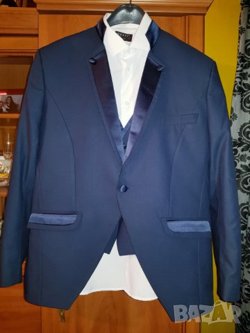 Модерен и стилен син мъжки костюм + елече +  риза + папийонка , снимка 5 - Костюми - 28972947