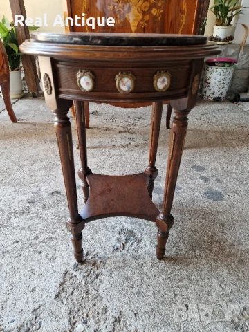 Страхотна антикварна френска дървена масичка с мраморен плот, снимка 2 - Антикварни и старинни предмети - 51050276