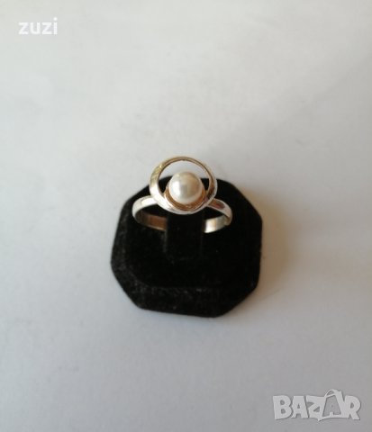 Сребърен пръстен с   бяла перла. Сребро проба 925