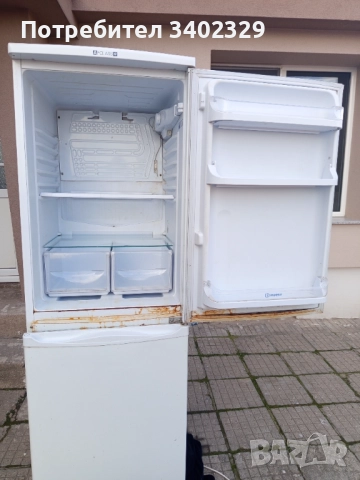 Хладилник Indesit, снимка 3 - Хладилници - 52827508