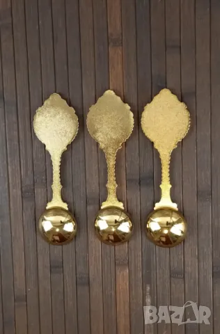 3 златисти лъжици с дървена поставка за стена, снимка 5 - Други - 49653736