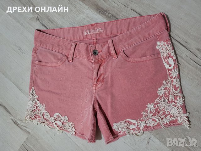 Розови панталонки Guess, снимка 1 - Къси панталони и бермуди - 38342840
