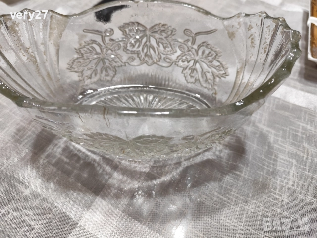 Стъклени чаши и панички