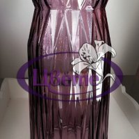 Стъклена ваза в лилав цвят, снимка 1 - Вази - 40734518