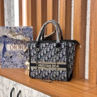 💯Christian Dior различни цветове уникални дамски чанти💯, снимка 3 - Чанти - 43605037
