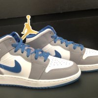 Маратонки оригинални NIKE AIR JORDAN 1 MID WHITE TRUE BLUE GREY, снимка 3 - Детски маратонки - 43386433