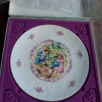 Колекционерска чиния Royal Doulton Valentines Day 1985, снимка 1 - Антикварни и старинни предмети - 35211241