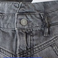 Деним панталонки  GUESS , снимка 2 - Къси панталони и бермуди - 39836532