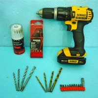 DeWALT DCD 785 - винтоверт с батерия плюс много аксесоари, снимка 1 - Винтоверти - 43764324