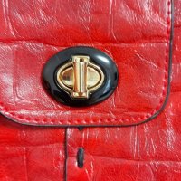 Дамска чанта червена, снимка 1 - Чанти - 37201510