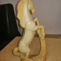 Продавам красива статуетка на кон,пластика, снимка 5 - Статуетки - 43847972