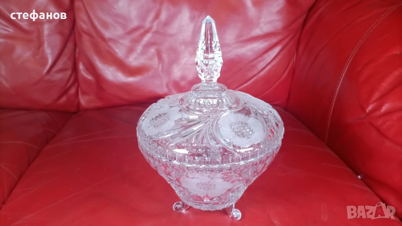 Масивна кристална бонбониера с капак, крачета, снимка 1