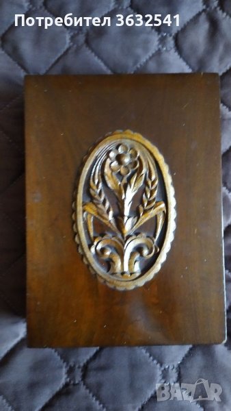 Продавам стара дървена кутия за бижута , снимка 1