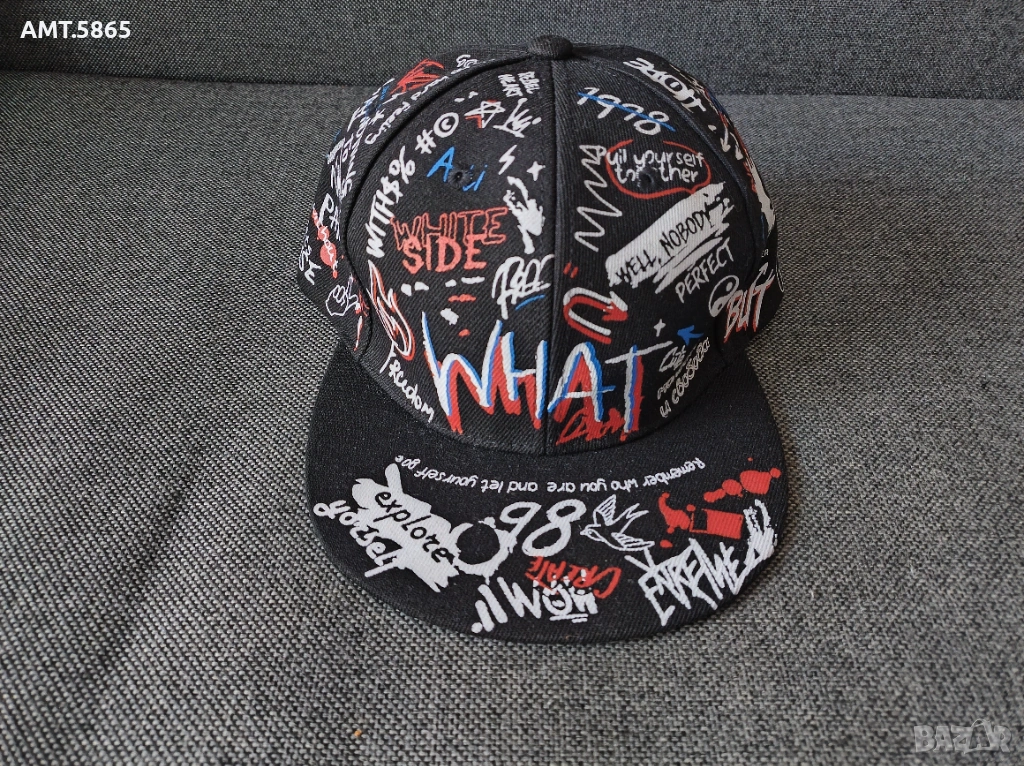 Шапка с права козирка в стил графити, снимка 1