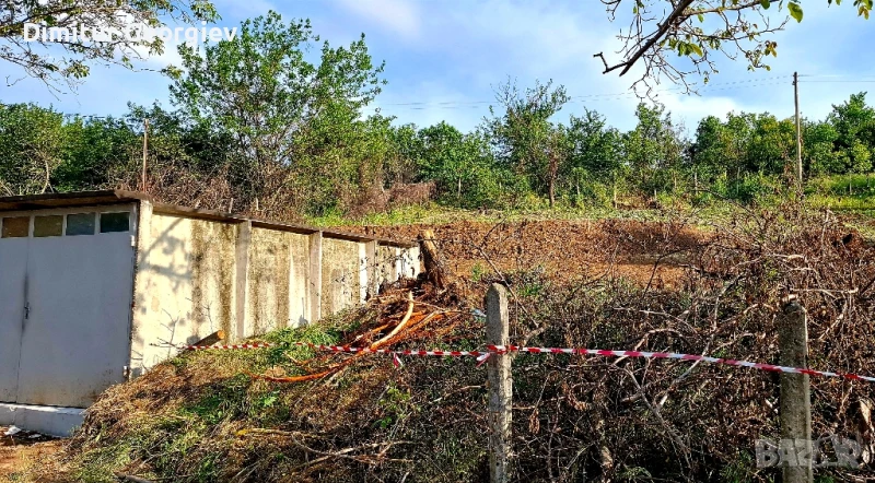 парцел под наем с гараж, снимка 1