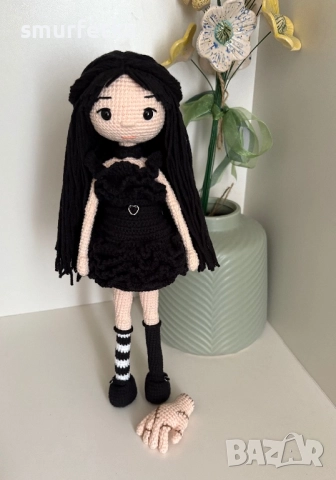 Плетена кукла Уенздей 