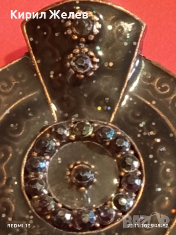 МЕДНА ВИСУЛКА с ИНКРУСТИРАНИ КРИСТАЛИ и ГРАВИРАНИ ВИХРОВИ ШАРКИ 76631, снимка 4 - Колиета, медальони, синджири - 52503487