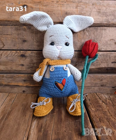 Плетено зайче с лале, снимка 3 - Плюшени играчки - 53354825